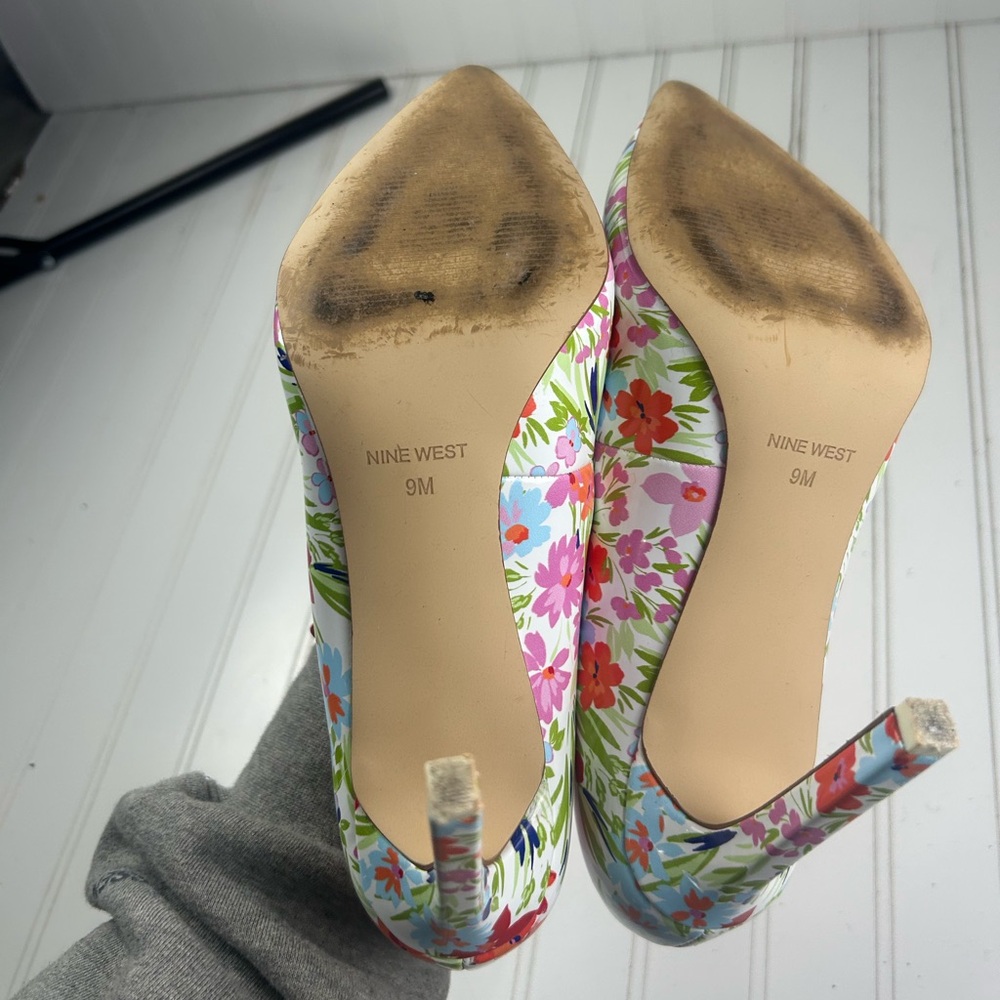 Nine West Tatiana White Multi Color Pointy Toe Stiletto Pumps Women’s Size 9M - Picture 4 of 9